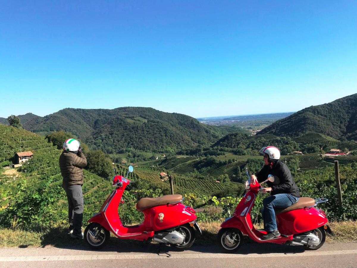 Vacanza in vespa in Veneto, percorre in vespa le Colline del Prosecco Superiore, la più antica Strada del Vino d’Italia e di suoi borghi