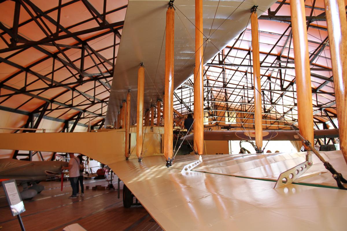 Museo Aeronautico Volante in Veneto con aerei da combattimento del Maggiore Baracca, targato Ferrari