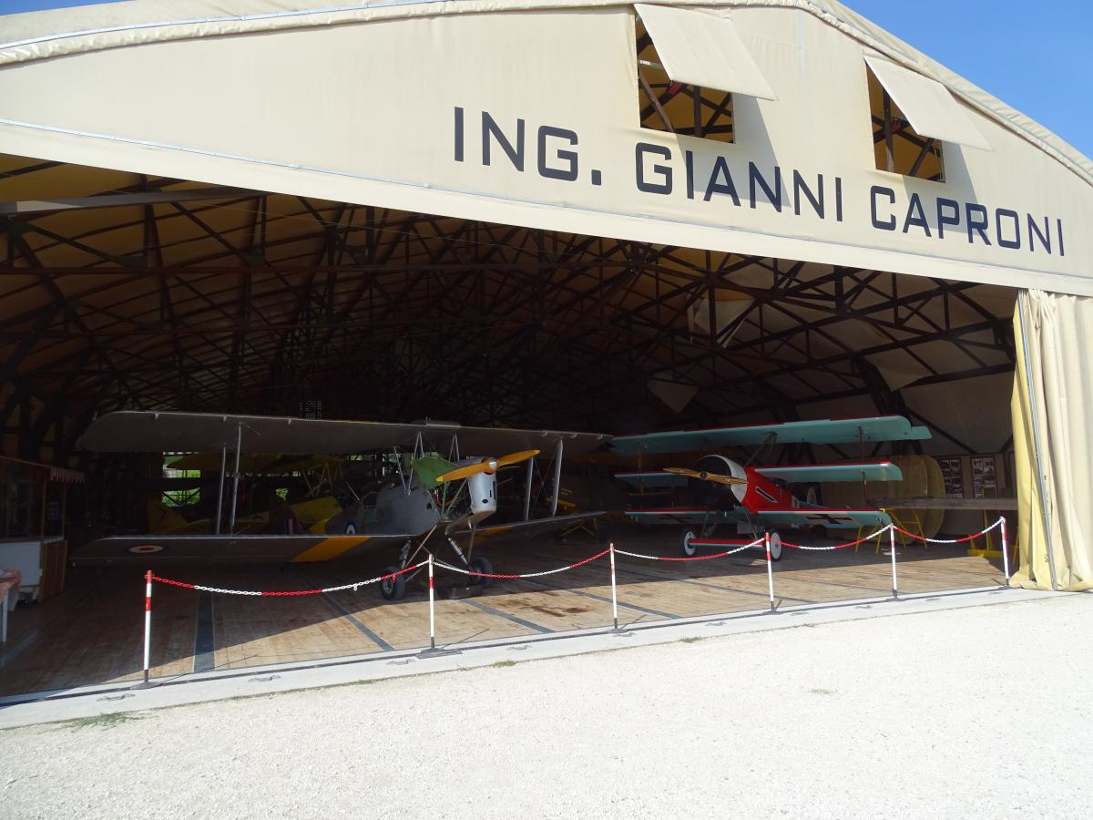 Museo Aeronautico Volante con aerei da combattimento del Maggiore Baracca, targato Ferrari