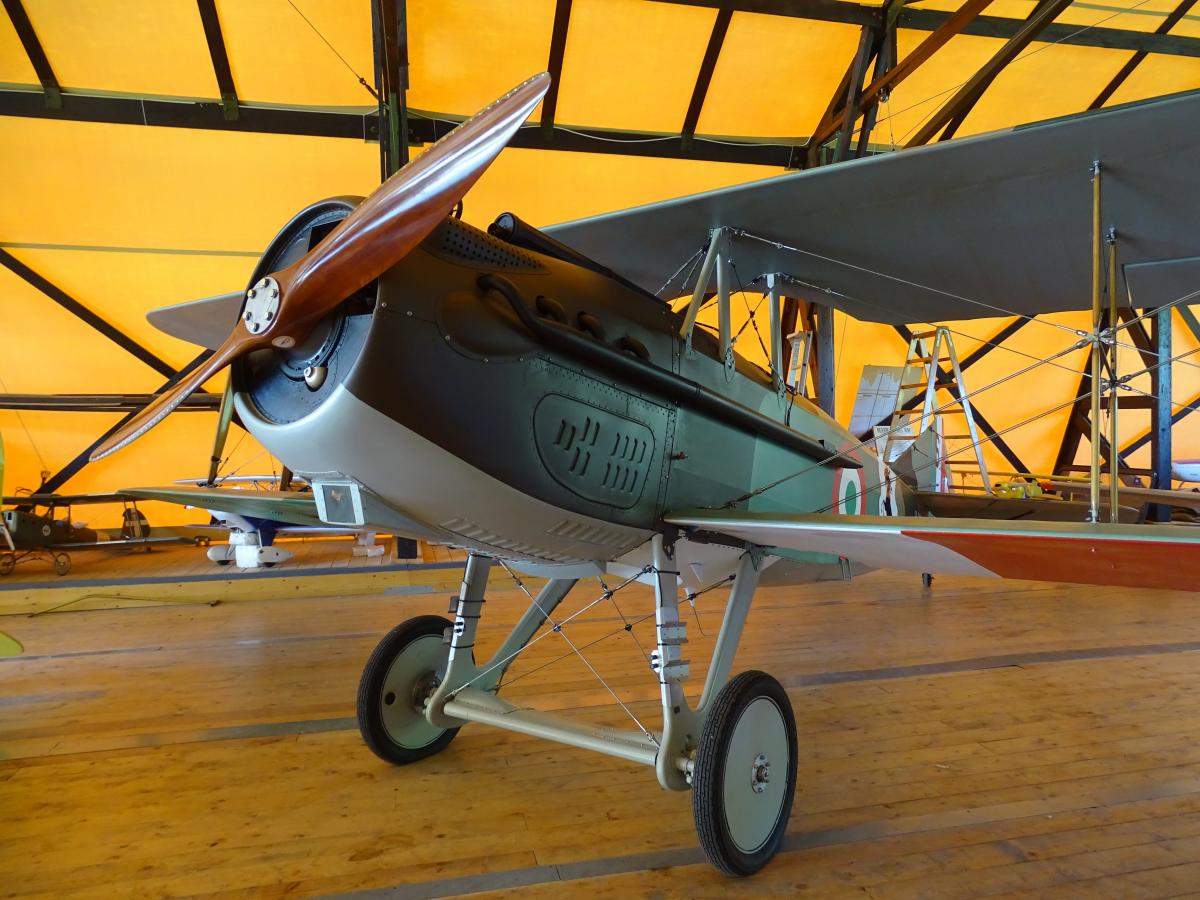 Museo Aeronautico Volante con aerei da combattimento del Maggiore Baracca, targato Ferrari