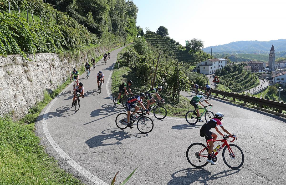 Passione ciclismo alla scoperta dei percorsi del Giro d'Italia in Veneto tra cui il Muro di Ca’ del Poggio, l’ascesa al Monte Grappa e l’anello del Montello