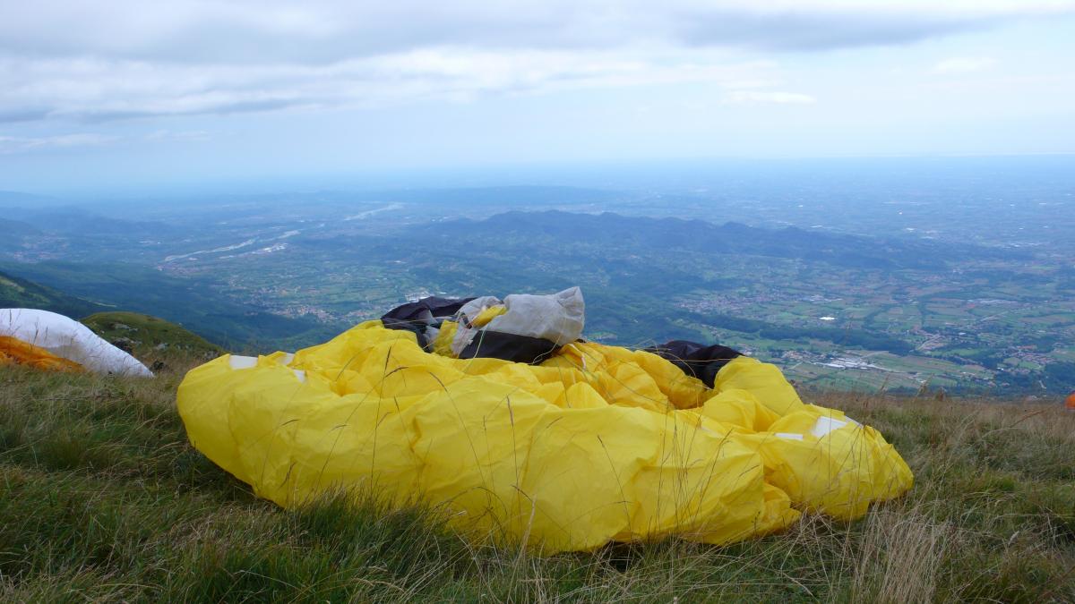 La tua vacanza sulle Colline del Prosecco Superiore dall'alto, prova l'esperienza del parapendio in Veneto sui vignetti e sui borghi più belli d'Italia