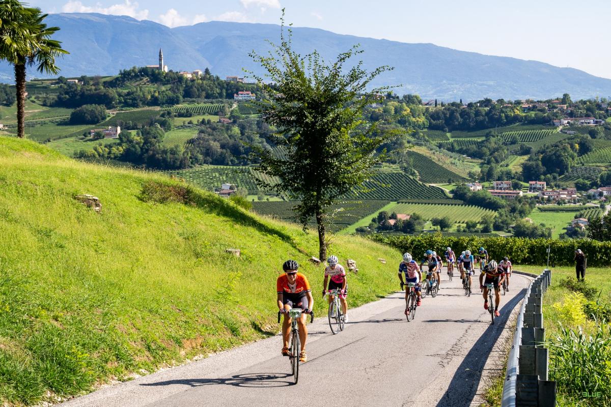 Passione ciclismo alla scoperta dei percorsi del Giro d'Italia in Veneto tra cui il Muro di Ca’ del Poggio, l’ascesa al Monte Grappa e l’anello del Montello