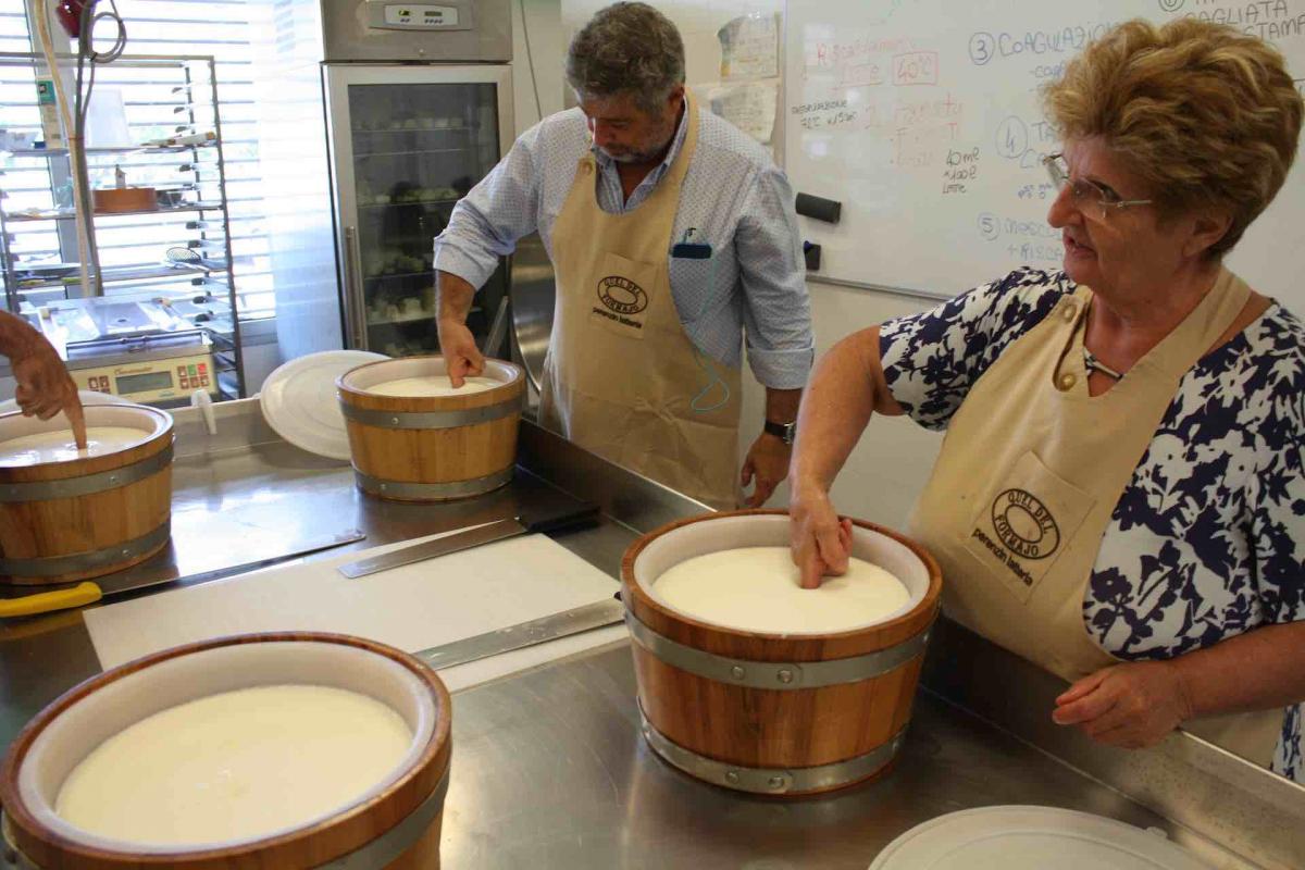 percorsi enogastronomici in Veneto e visita all'Accademia Internazionale dell’Arte casearia - Una vacanza in Veneto per buongustai di prodotti tipici veneti e vini veneti sulle Colline del Prosecco