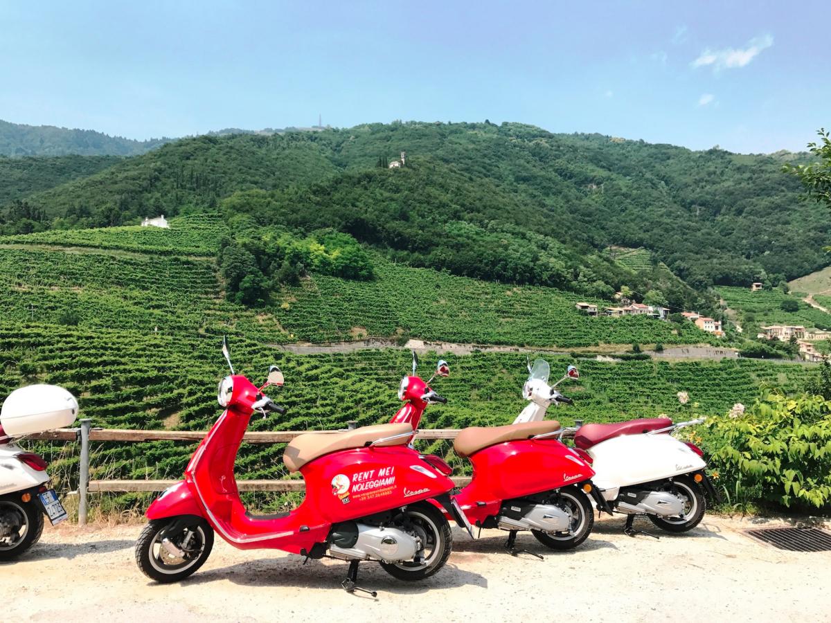 Vacanza in vespa in Veneto, percorre in vespa le Colline del Prosecco Superiore, la più antica Strada del Vino d’Italia e di suoi borghi