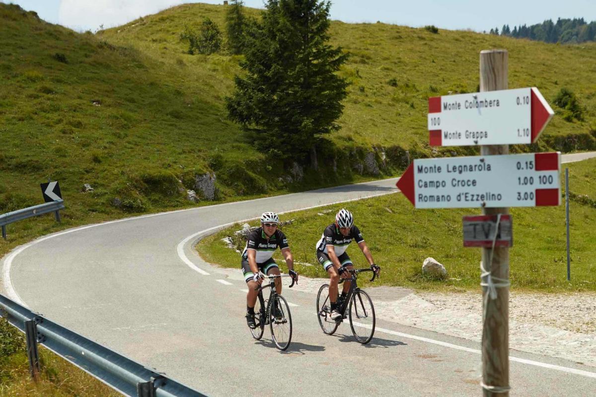 Passione ciclismo alla scoperta dei percorsi del Giro d'Italia in Veneto tra cui il Muro di Ca’ del Poggio, l’ascesa al Monte Grappa e l’anello del Montello