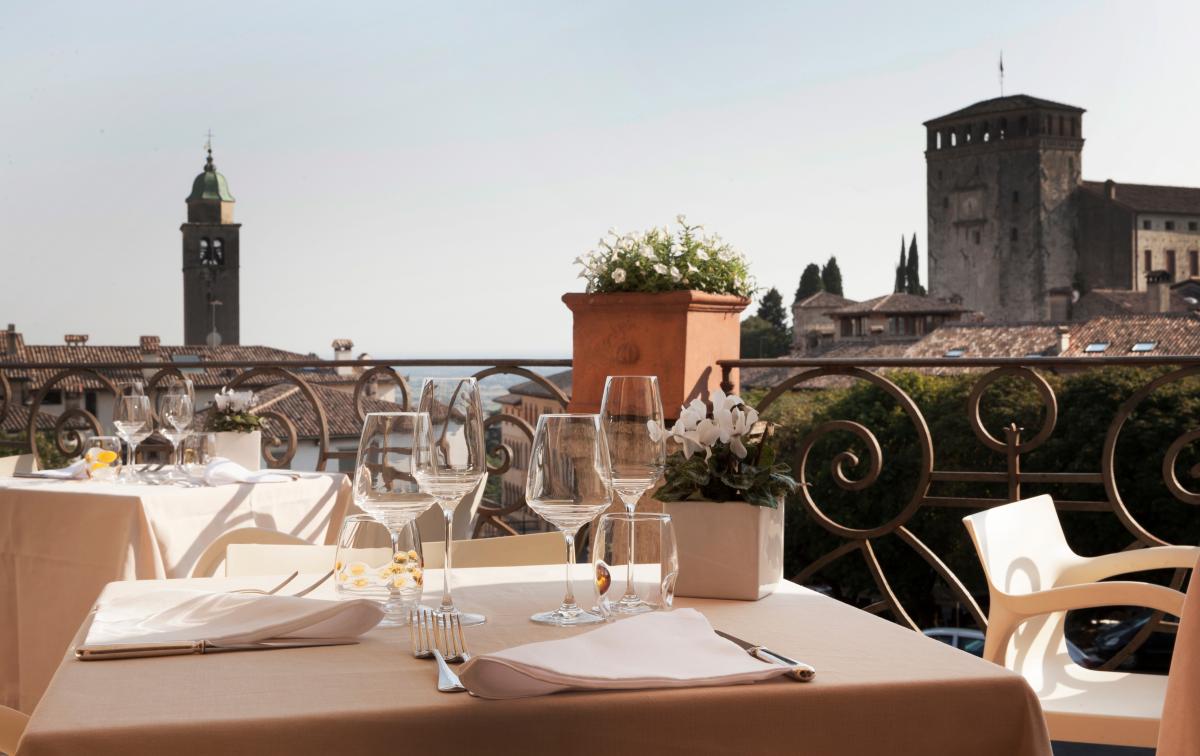 Ristorante La Terrazza - vista panoramica su Asolo, Colline del Prosecco, Veneto