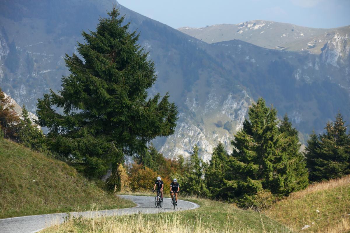 Passione ciclismo alla scoperta dei percorsi del Giro d'Italia in Veneto tra cui il Muro di Ca’ del Poggio, l’ascesa al Monte Grappa e l’anello del Montello