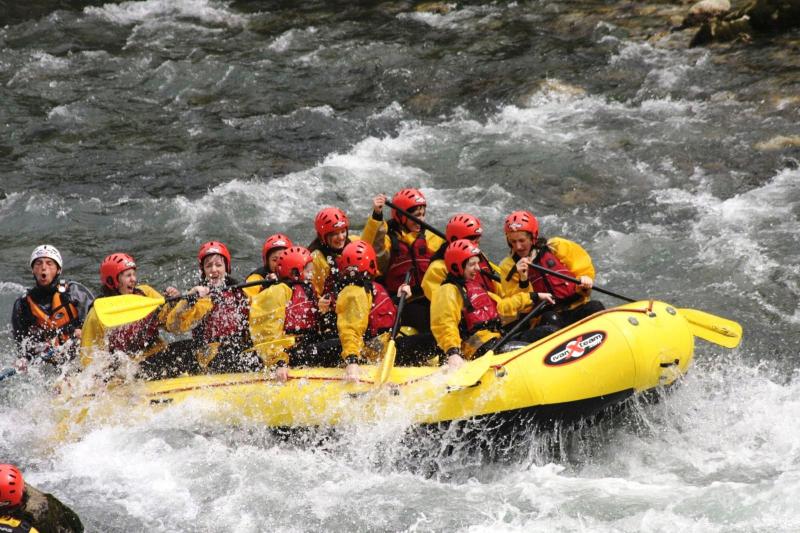 Rafting auf dem Fluss Brenta, ein Sportstudio in Olympiaformat