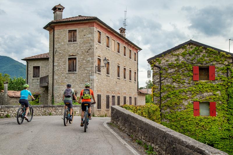 Langsame Tour Cison di Valmarino, Rolle und Laghi di Revine Lago